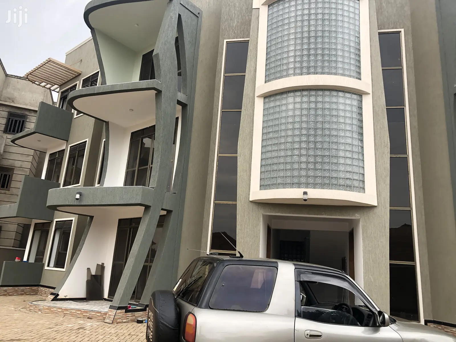 Kiwatule 3 Bedroom Condominiums By The Tarmack On Sell