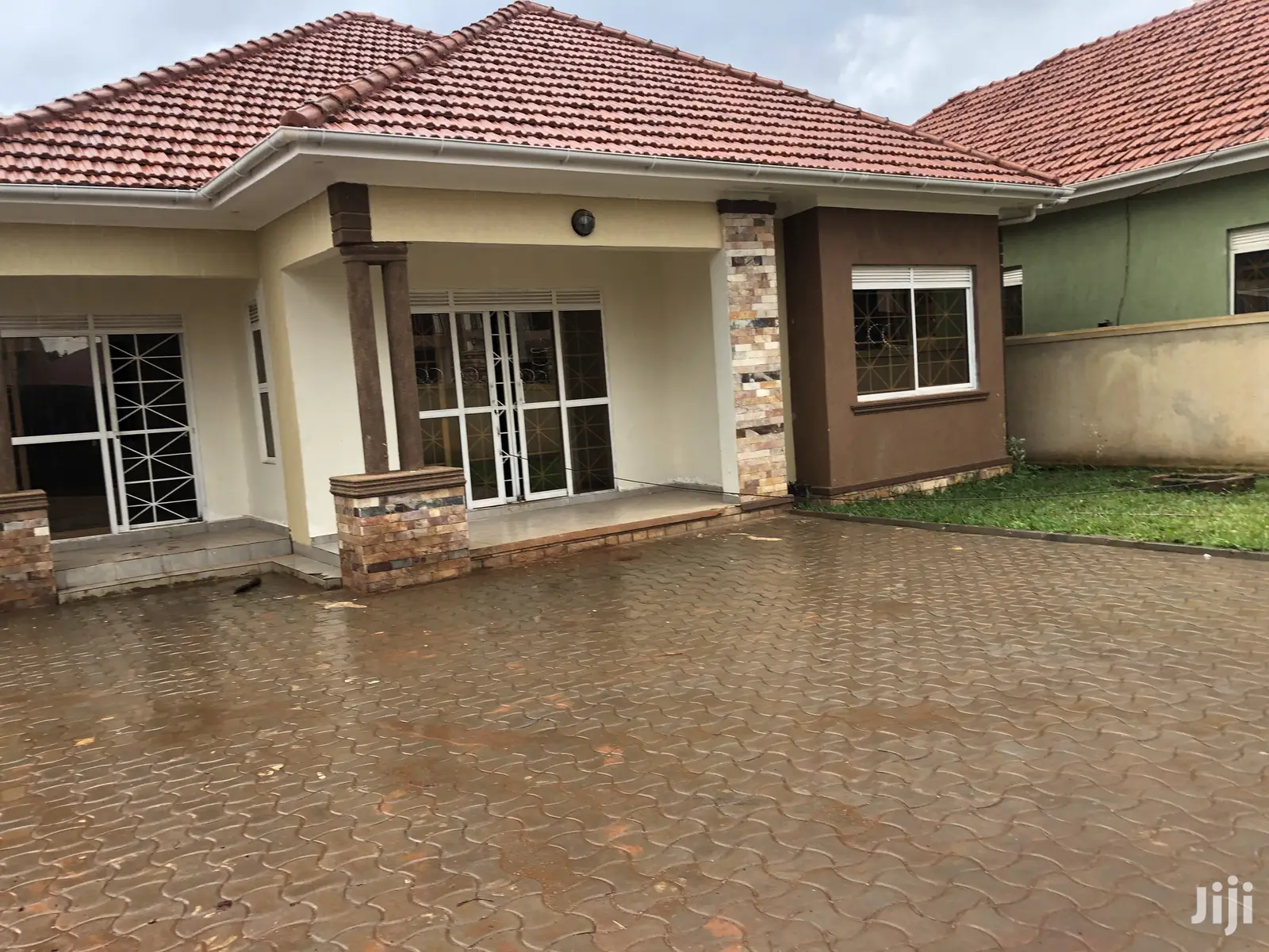 Kiira Beautiful Brand New House on Sell
