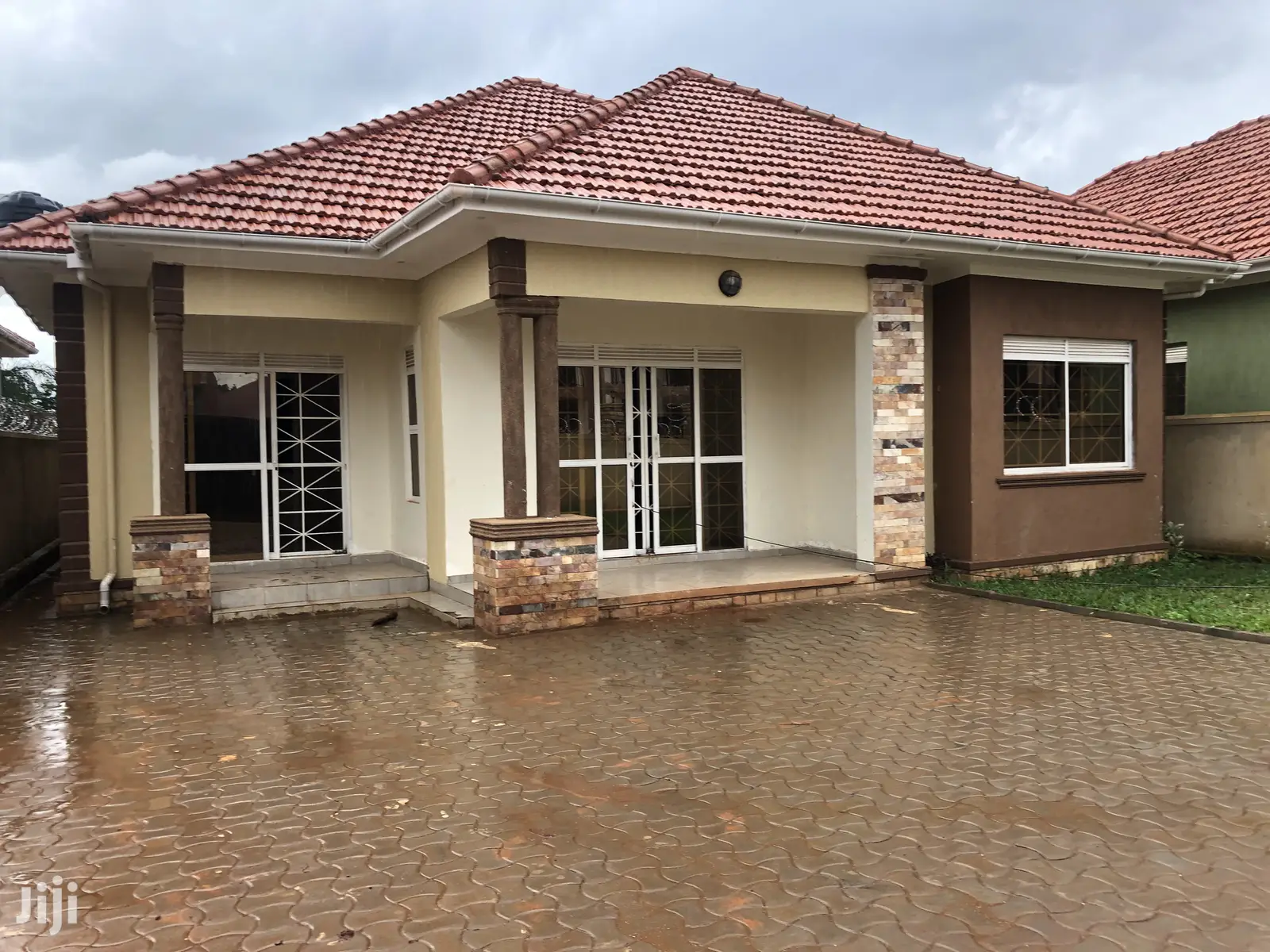 Kiira Beautiful Brand New House on Sell