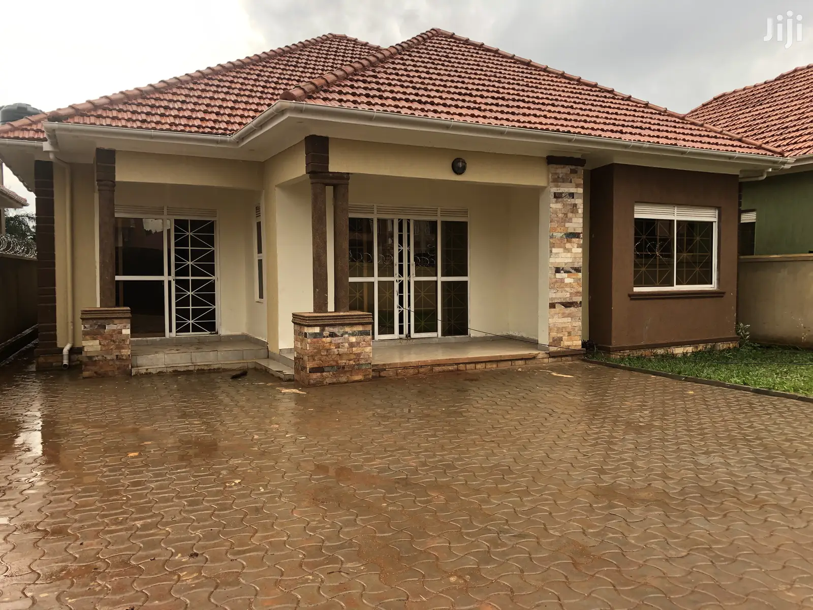 Kiira Beautiful Brand New House on Sell