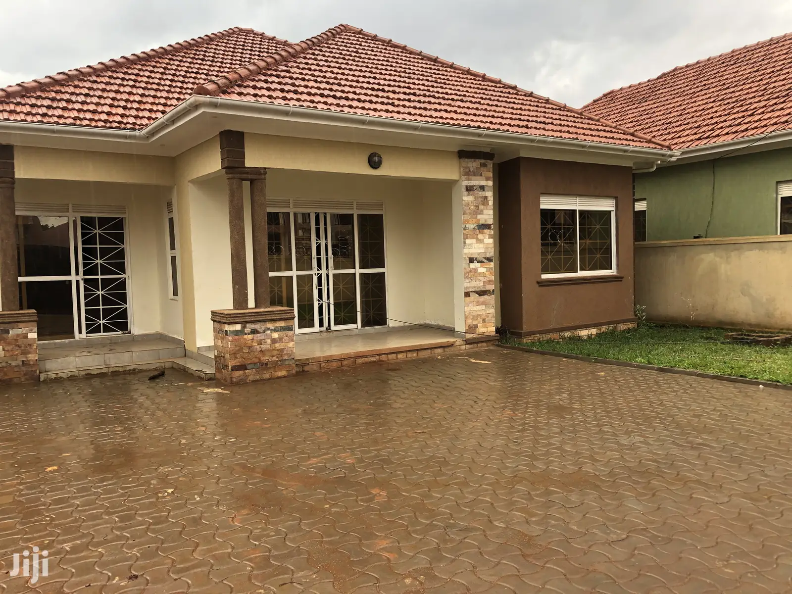 Kiira Beautiful Brand New House on Sell