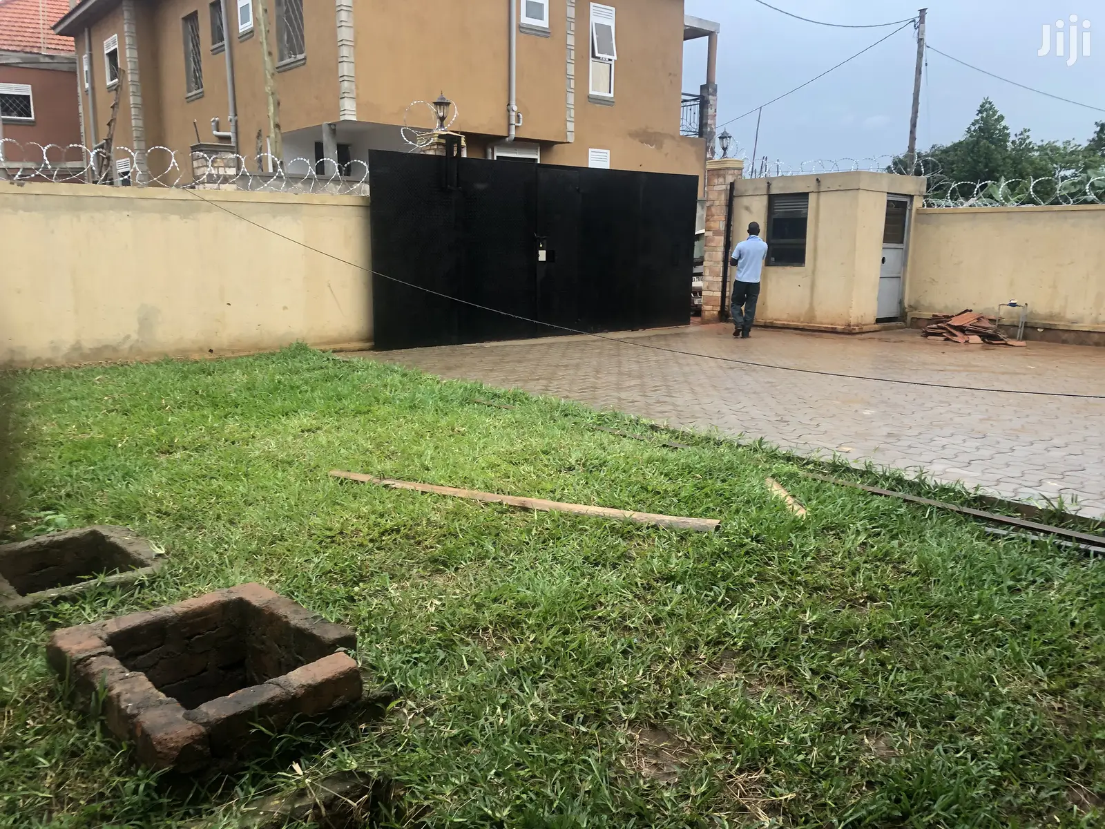 Kiira Beautiful Brand New House on Sell