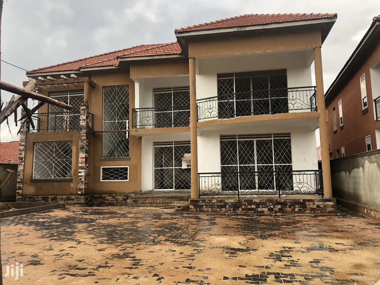 Kiira Six Bedrooms Mansion on Sell