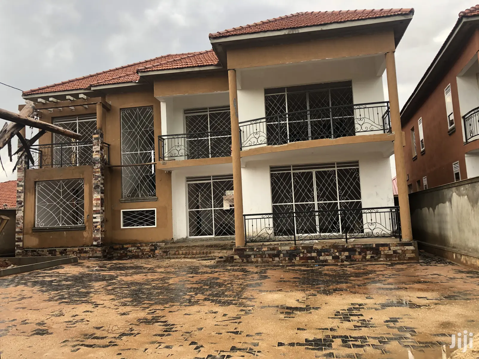 Kiira Six Bedrooms Mansion on Sell