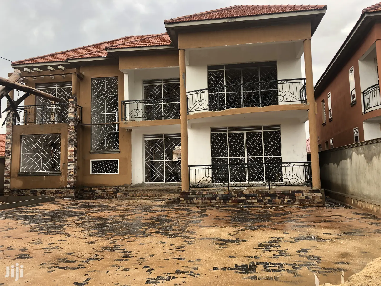 Kiira Six Bedrooms Mansion on Sell