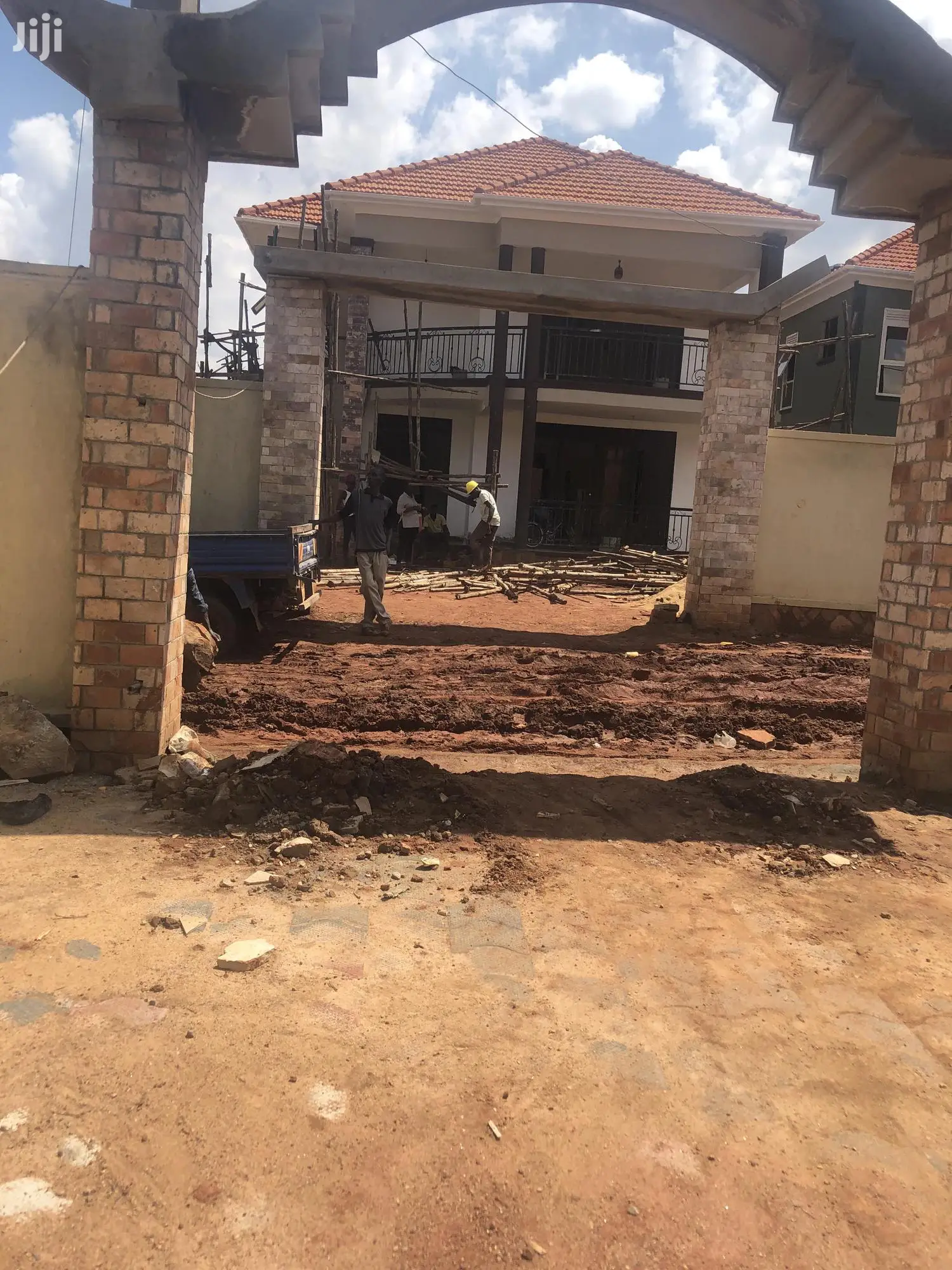 6 Bedroom Mansion In Kira For Sale