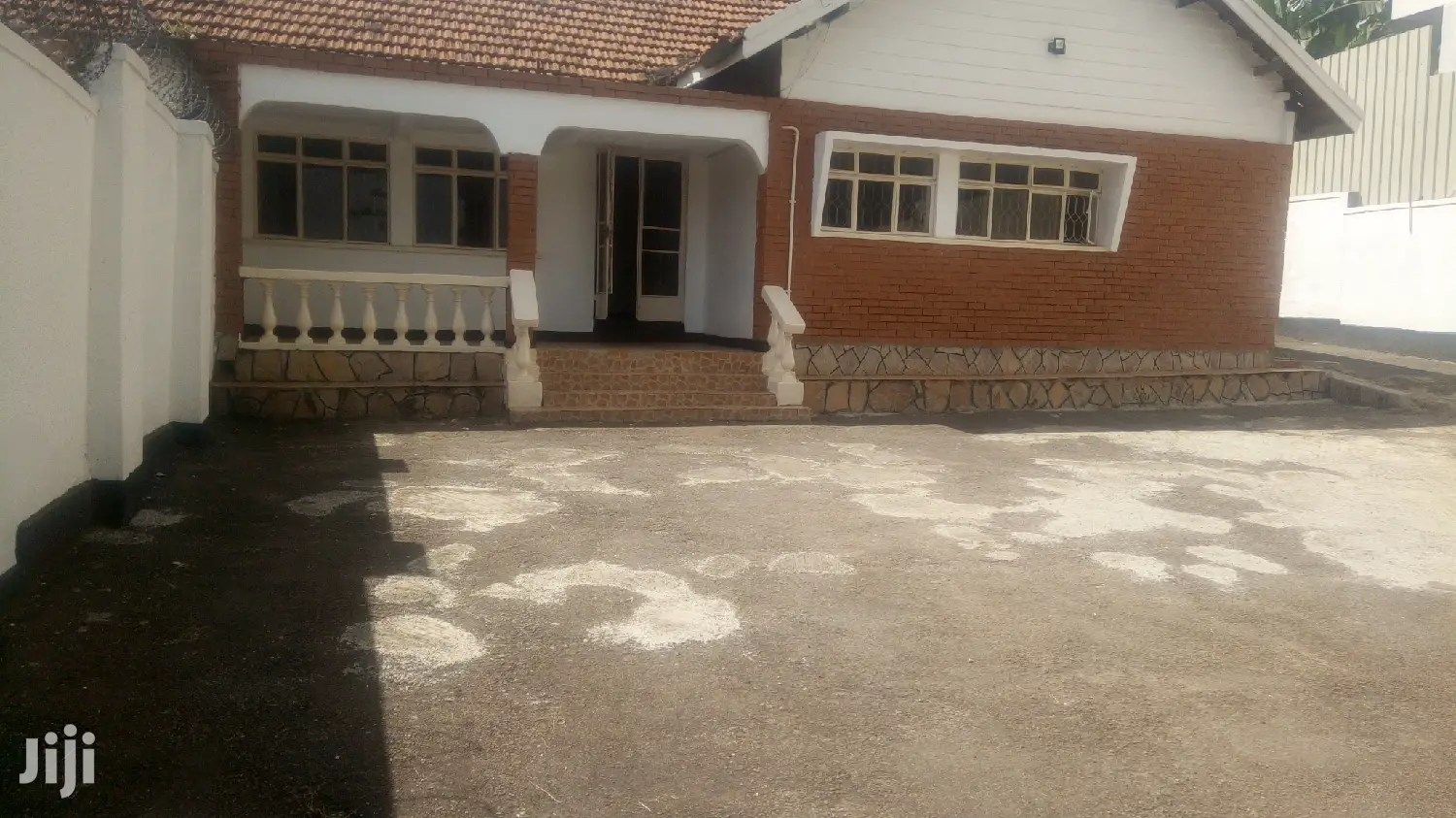 Spacious Detached Banglow