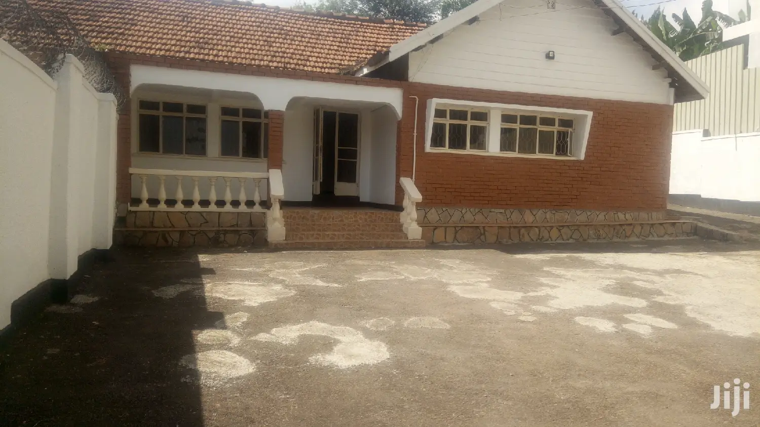 Spacious Detached Banglow