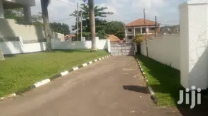 Spacious Detached Banglow