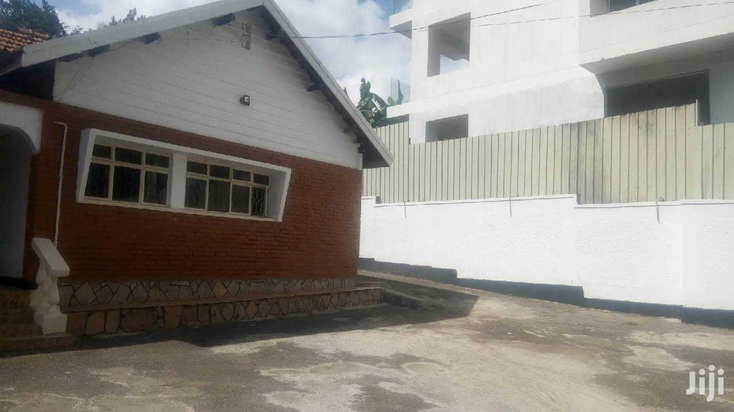 Spacious Detached Banglow