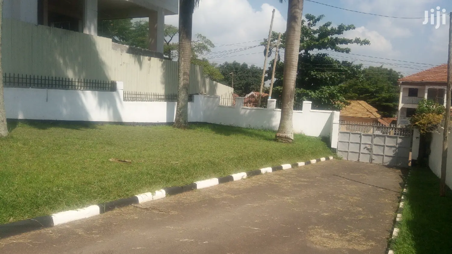 Spacious Detached Banglow
