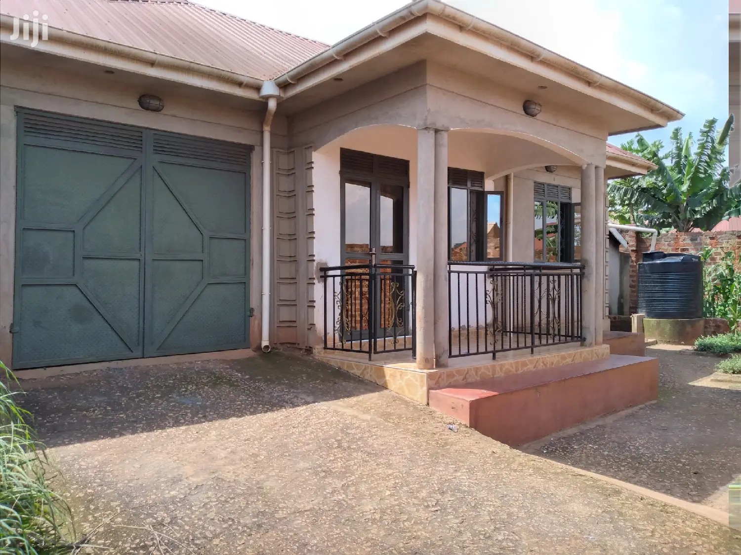 Verybeautiful Home In Well Fence Quicksale In Namasuba Ndeje