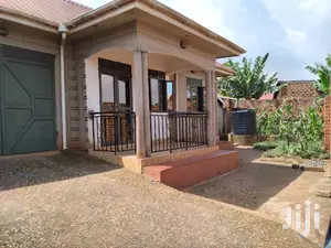 Verybeautiful Home In Well Fence Quicksale In Namasuba Ndeje