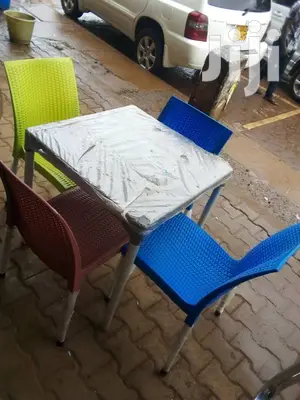 Brand New Plastic Restaurant Set 4seaters