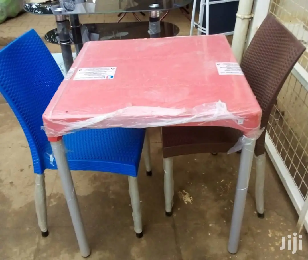 Brand New Plastic Restaurant Set 4seaters