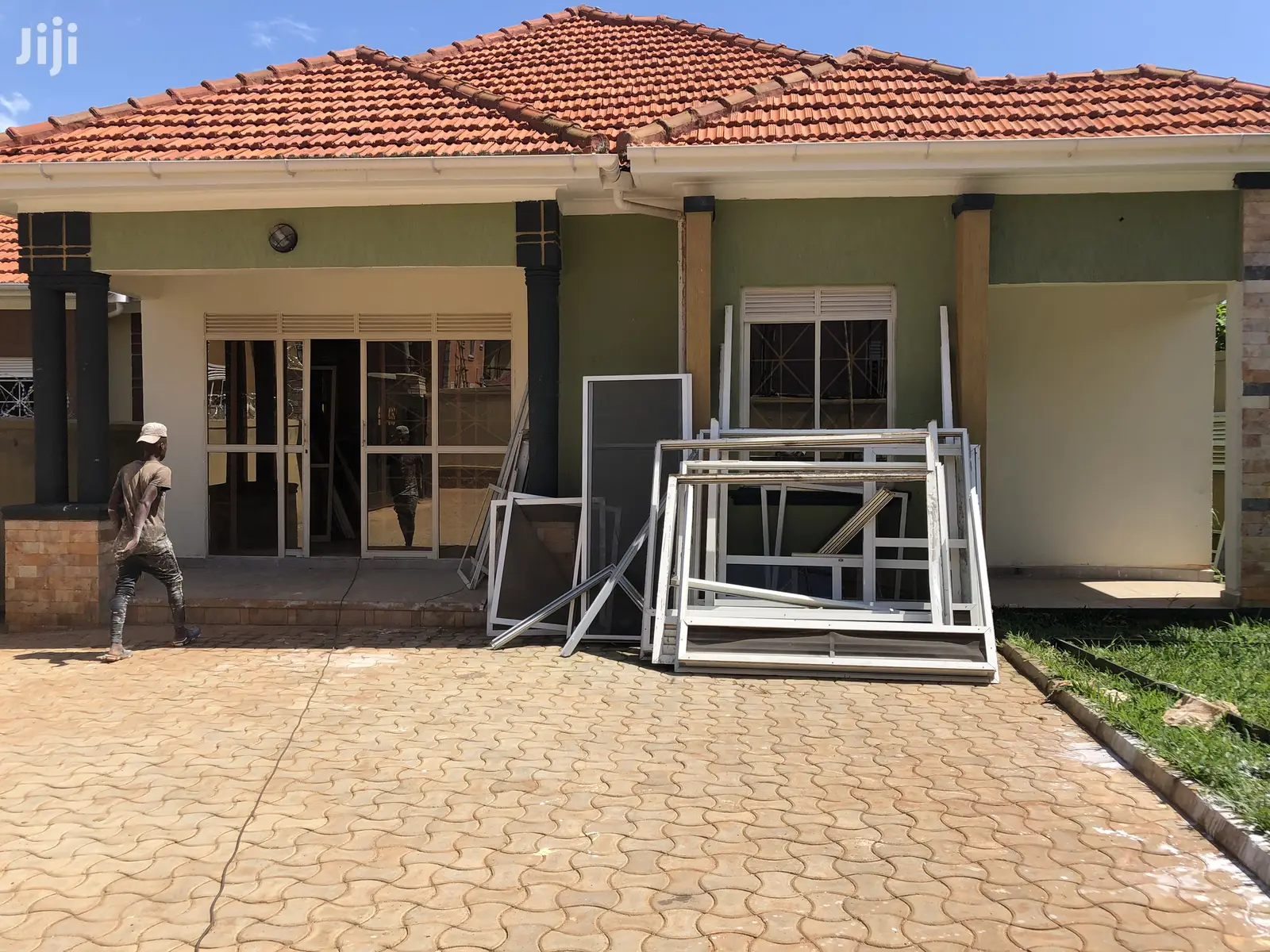 Kira Mamerito Road Gallant House on Sale