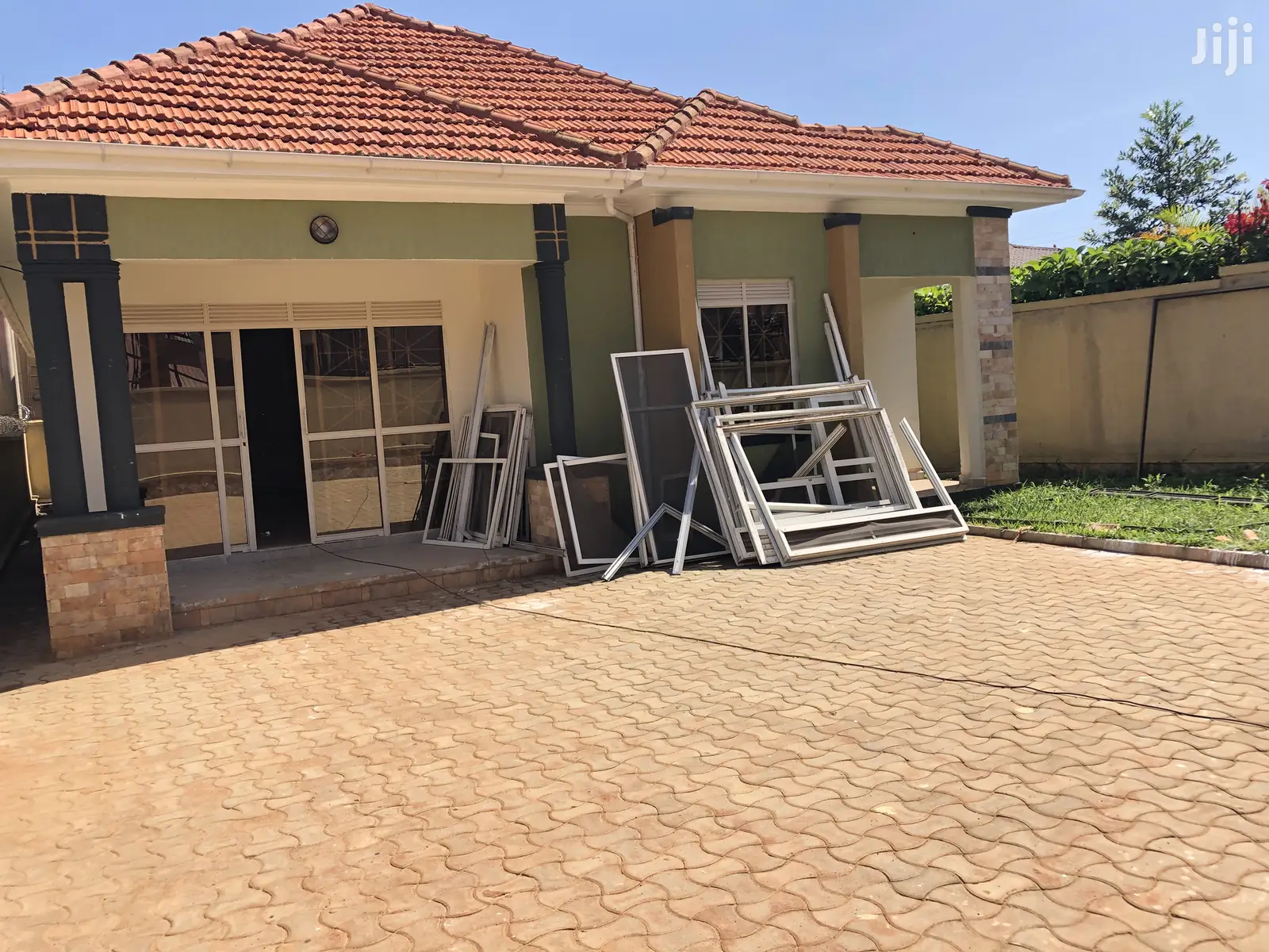 Kira Mamerito Road Gallant House on Sale