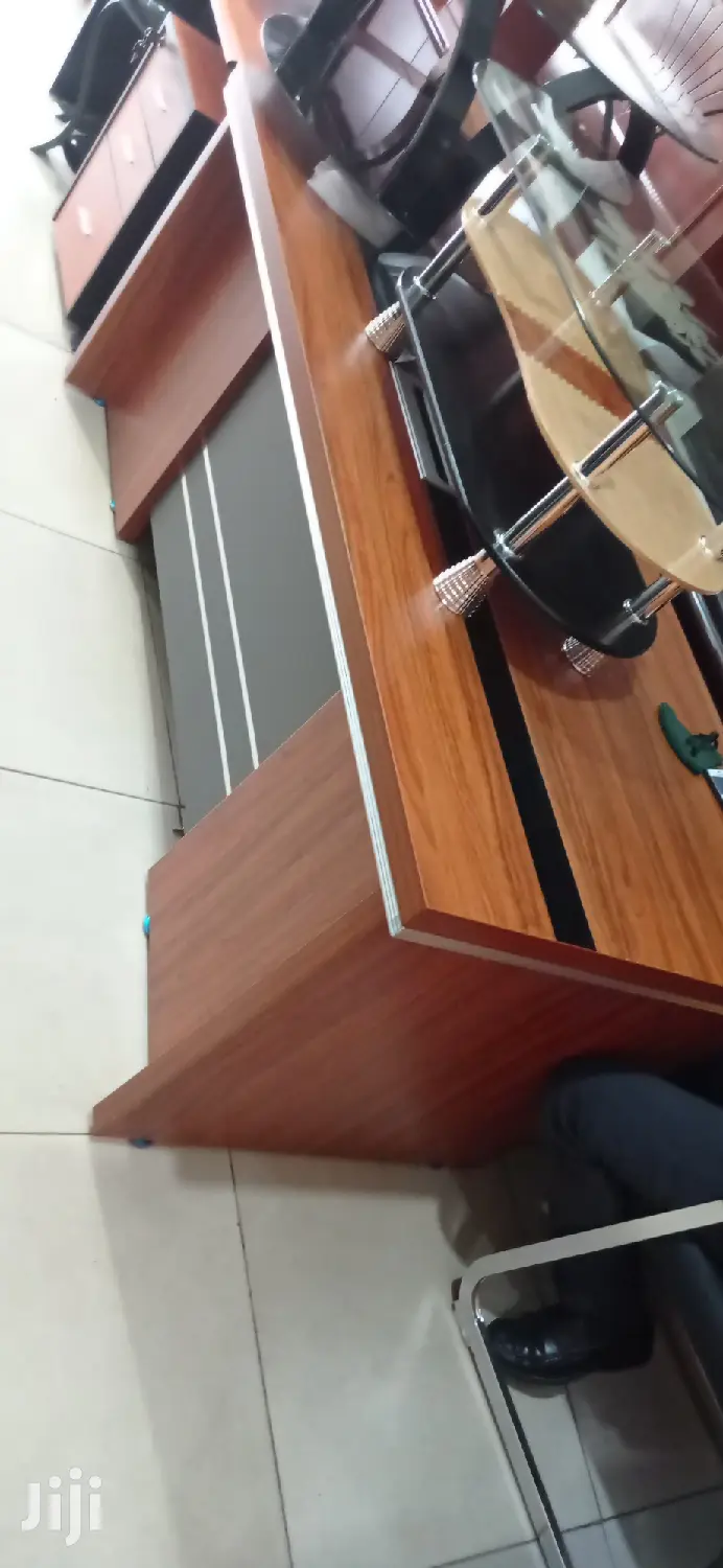 Executive Directors Table Brand New