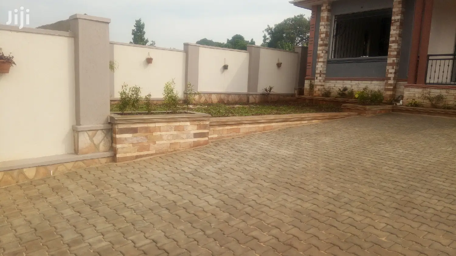3 Bedroom House In Kira For Sale