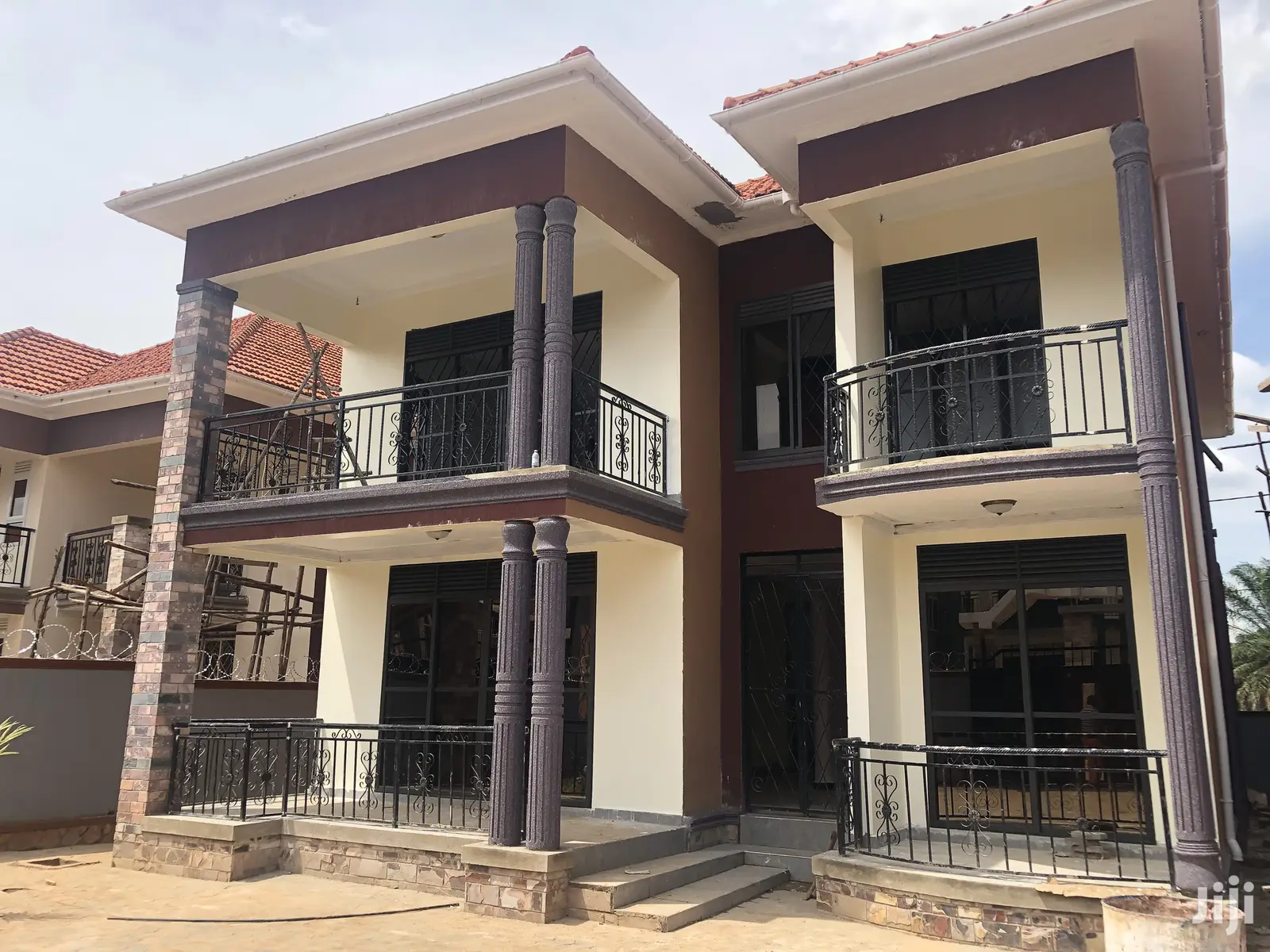 Kira Awesome Stylish Six Bedrooms Mansion on Sell
