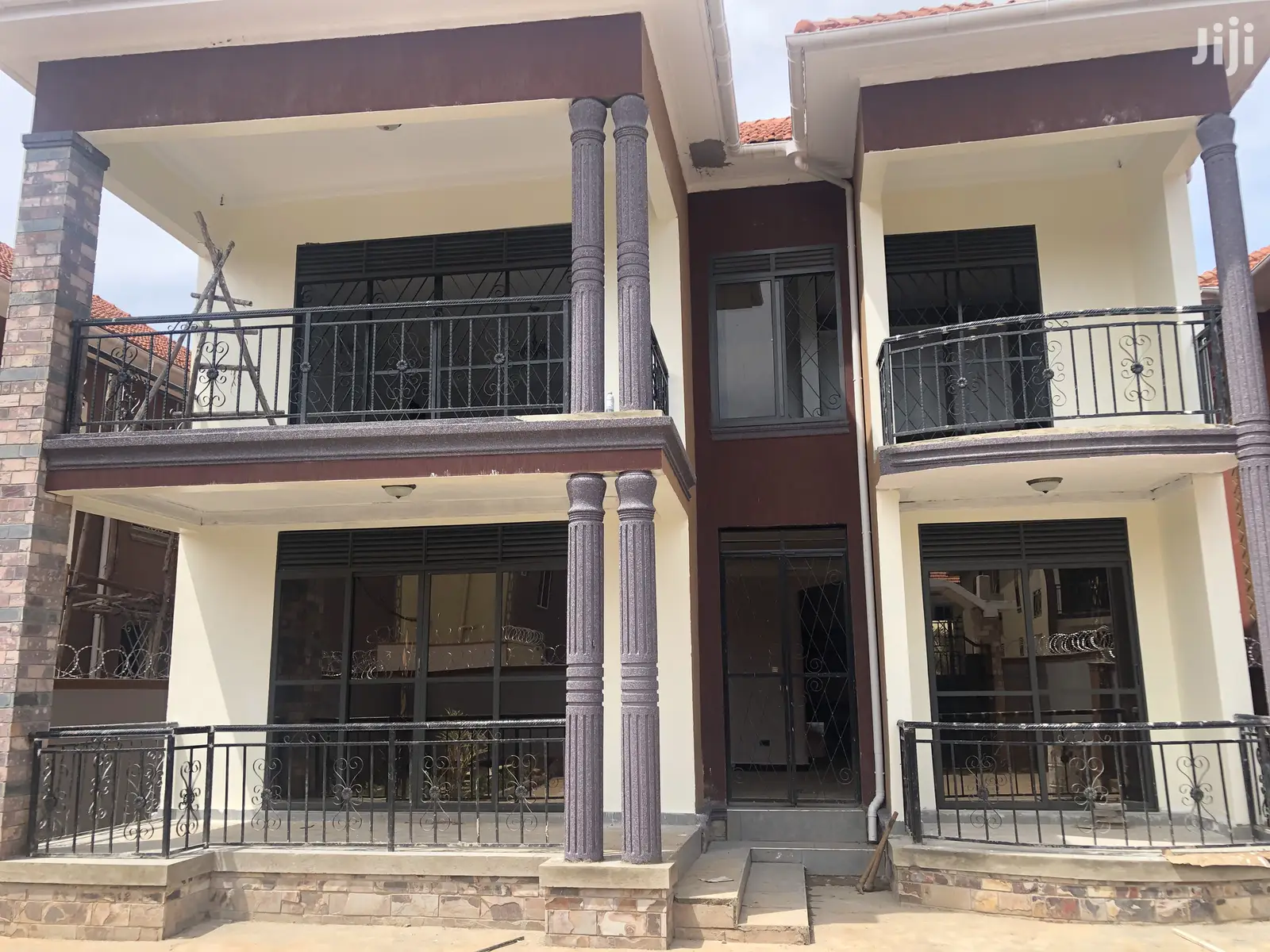 Kira Awesome Stylish Six Bedrooms Mansion on Sell