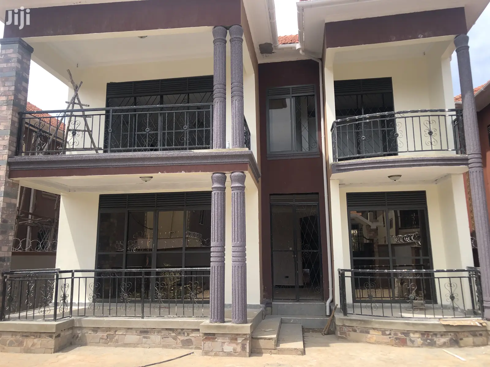 Kira Awesome Stylish Six Bedrooms Mansion on Sell