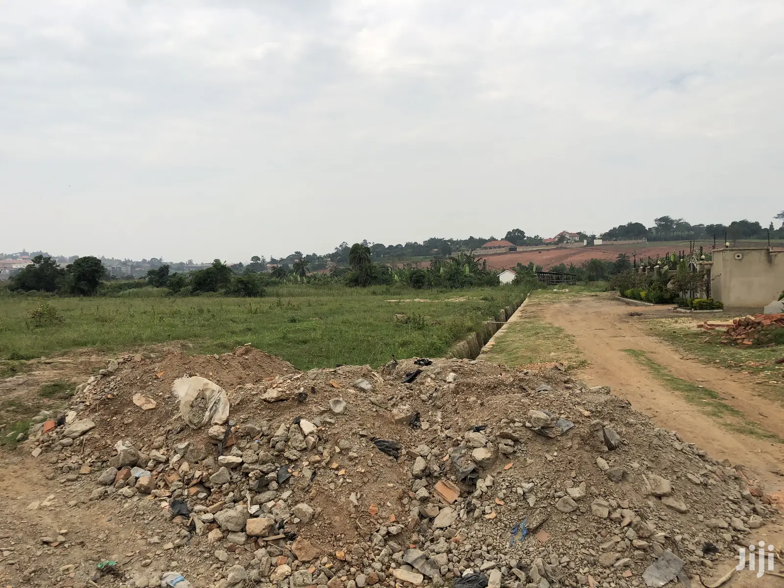 Quicksale,Kira Kimwani Plot Near Tarmack