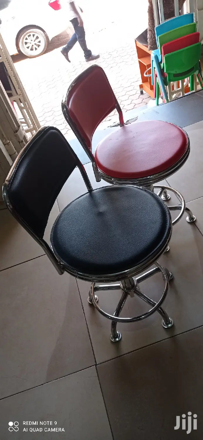 Simple Rotating Chair