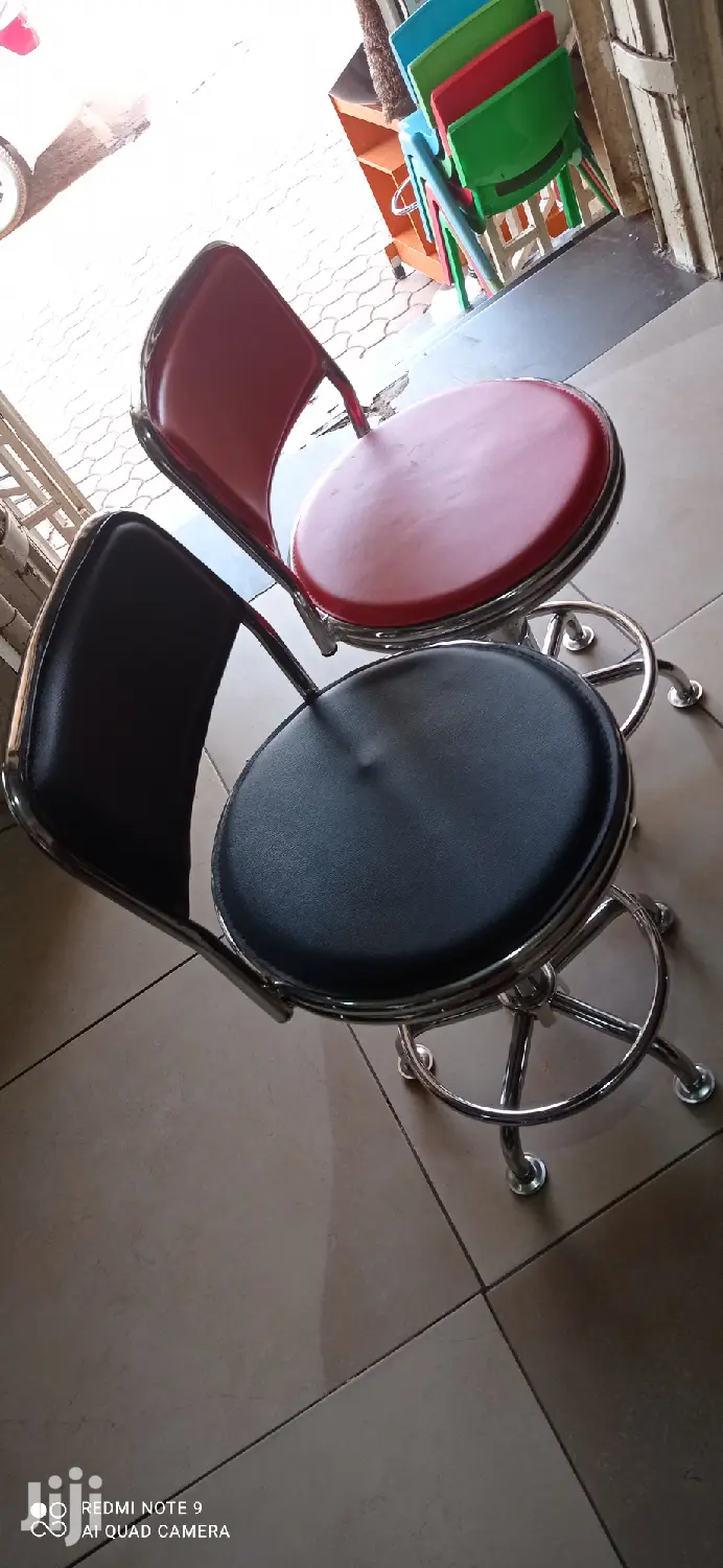 Simple Rotating Chair