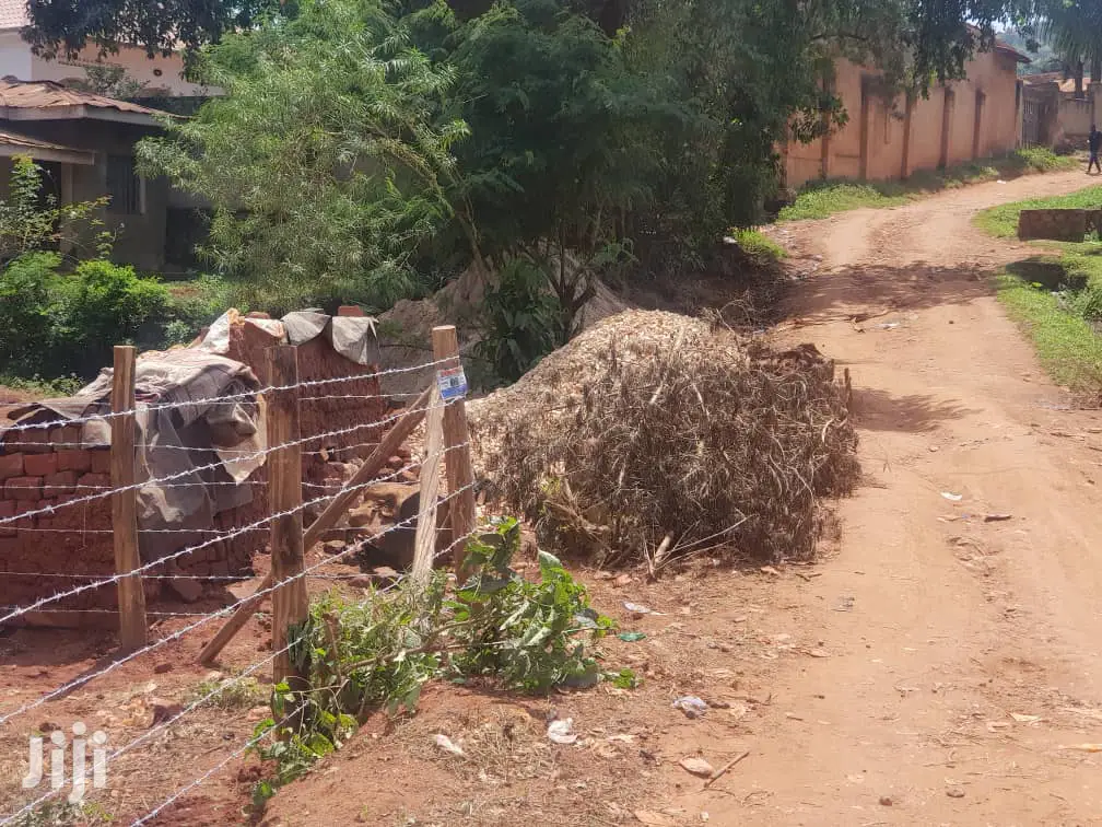 Very Sweet Plot for Serious Apartments Quicksale in Makindye