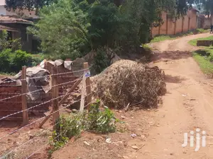 Very Sweet Plot for Serious Apartments Quicksale in Makindye