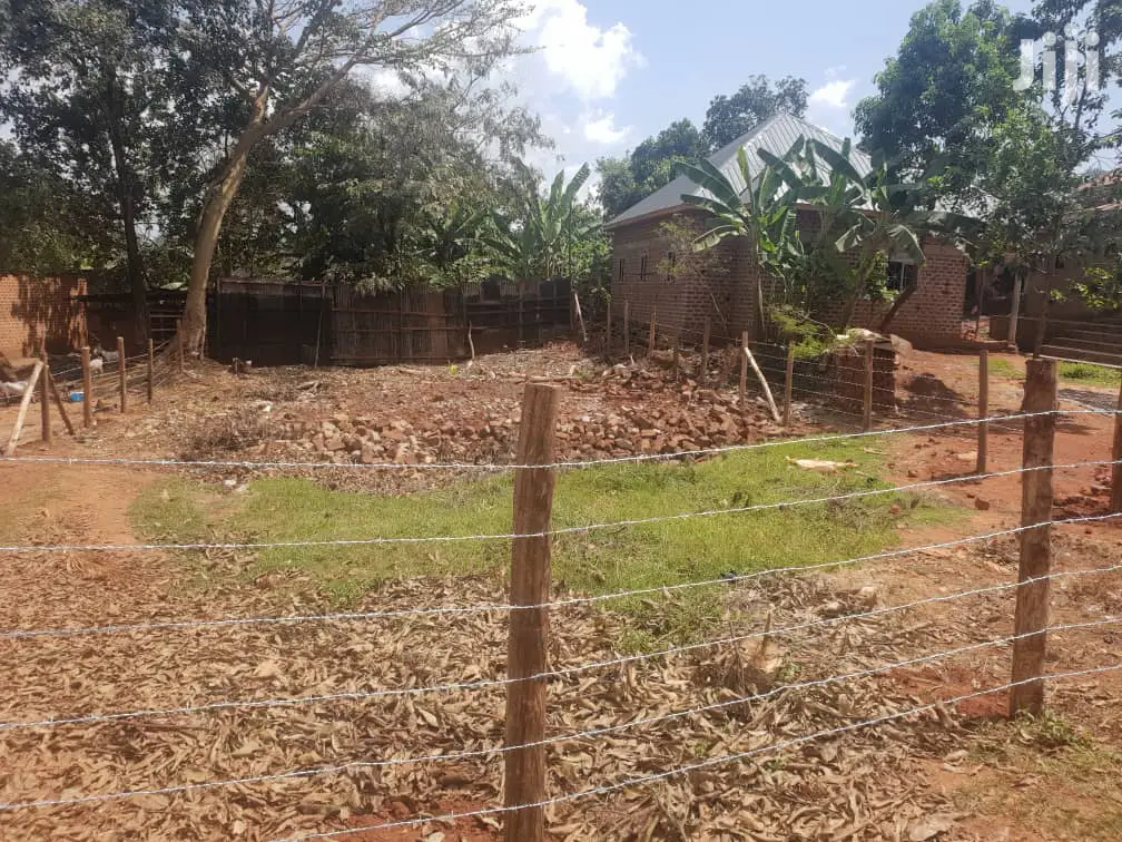 Very Sweet Plot for Serious Apartments Quicksale in Makindye