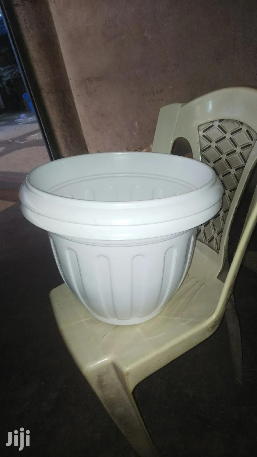 Plastic Round Flower Pot in Central Division Garden Supplies, Juliet