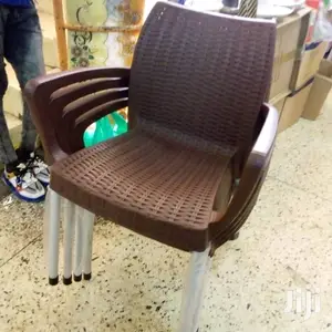 Chrome Chair With Metal Stands