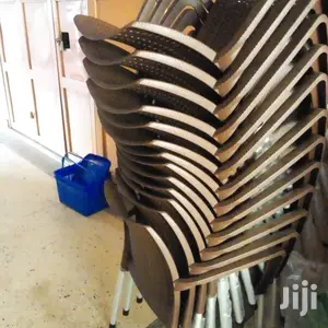 Chrome Chair With Metal Stands