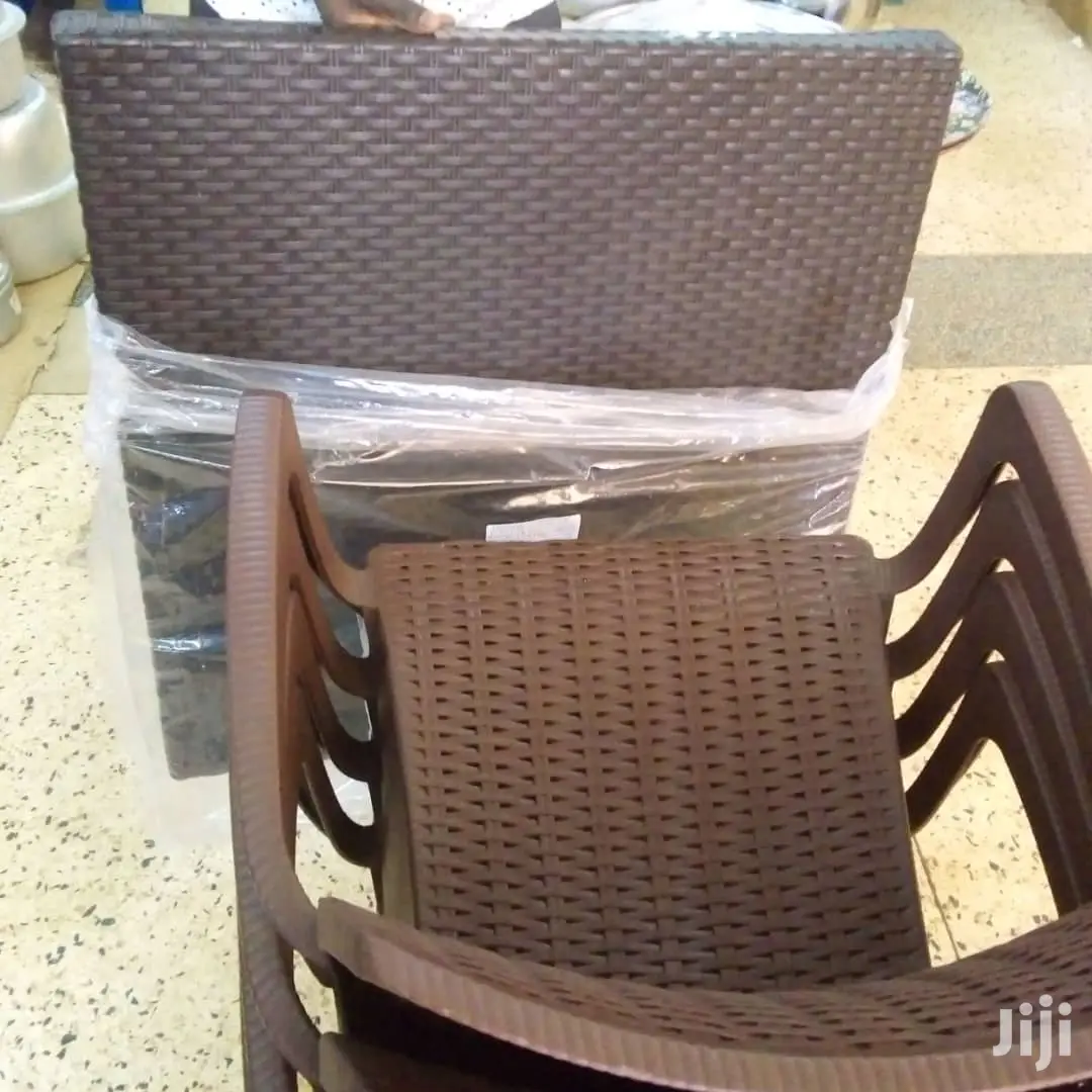 Chrome Chair With Metal Stands