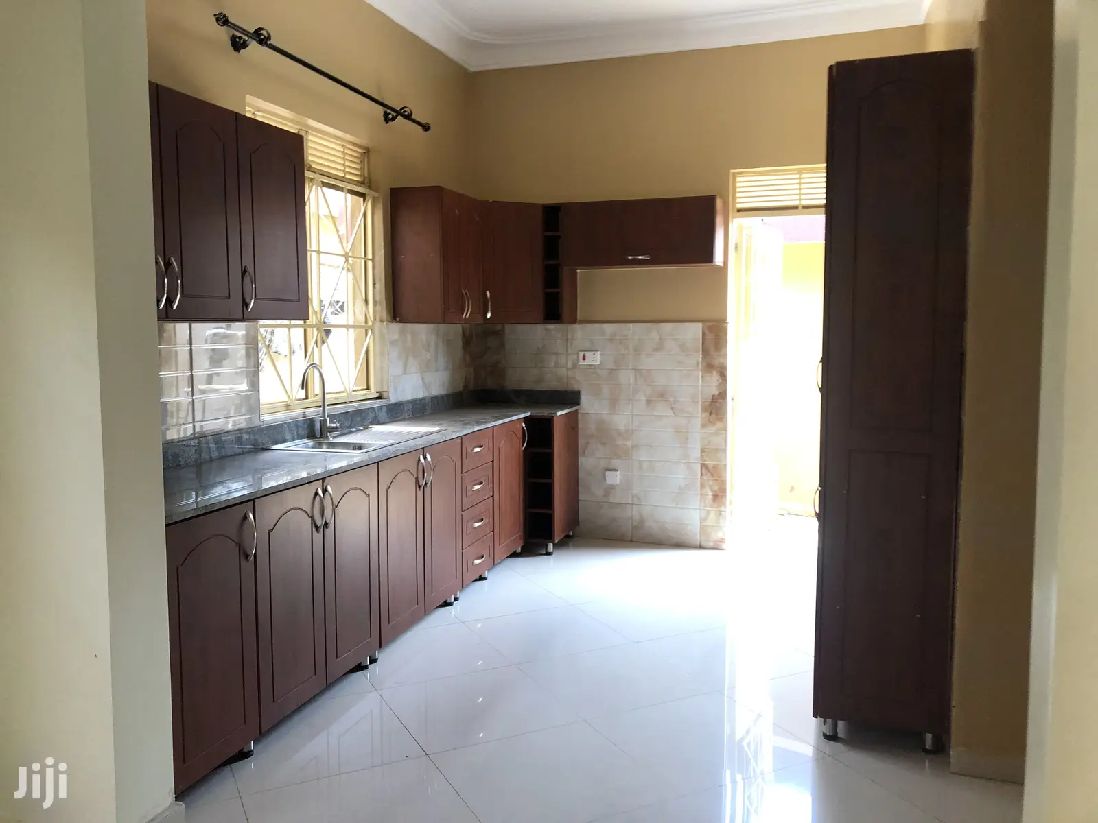 Price Cut,Kira Mamerito Road House on Sale