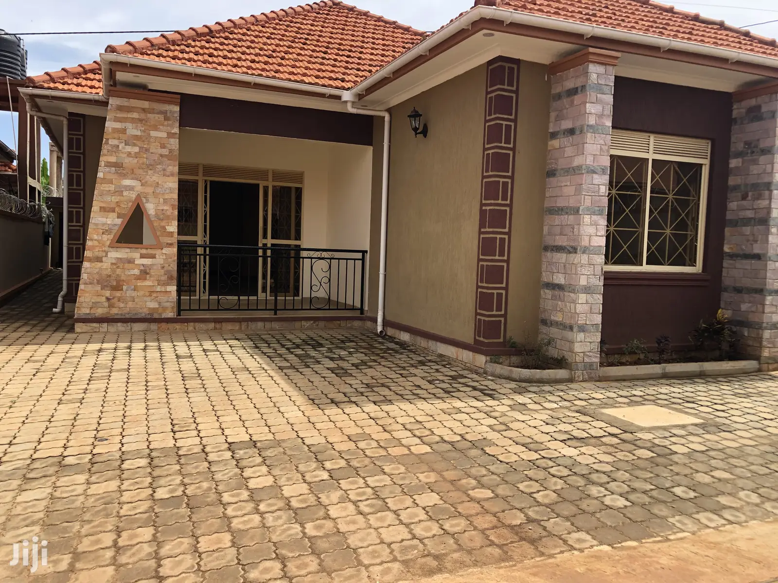 Price Cut,Kira Mamerito Road House on Sale