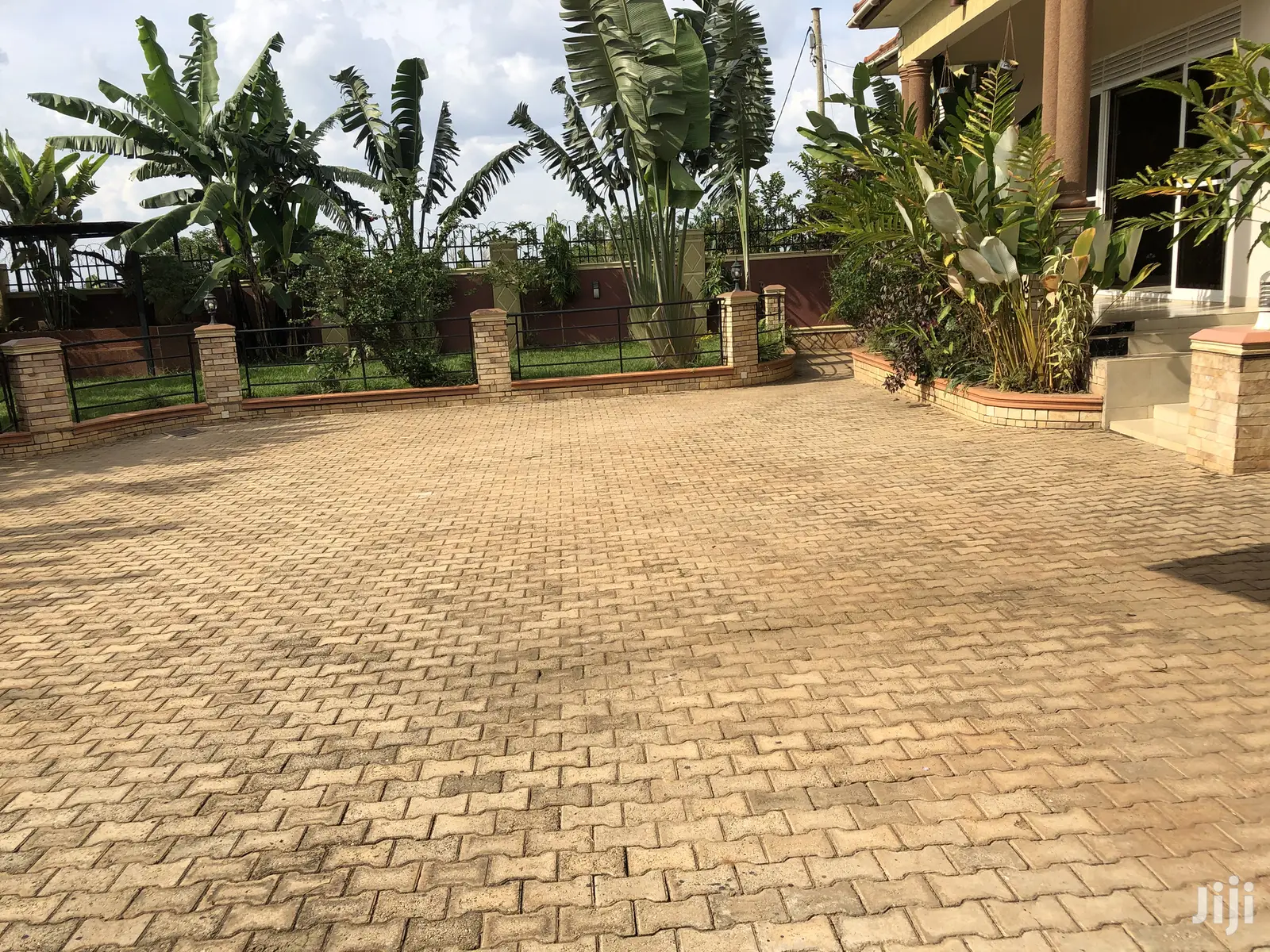 Kira Palatial Home on Sell