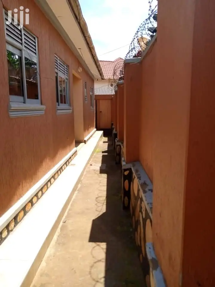 House Is for Rent in Kulambiro