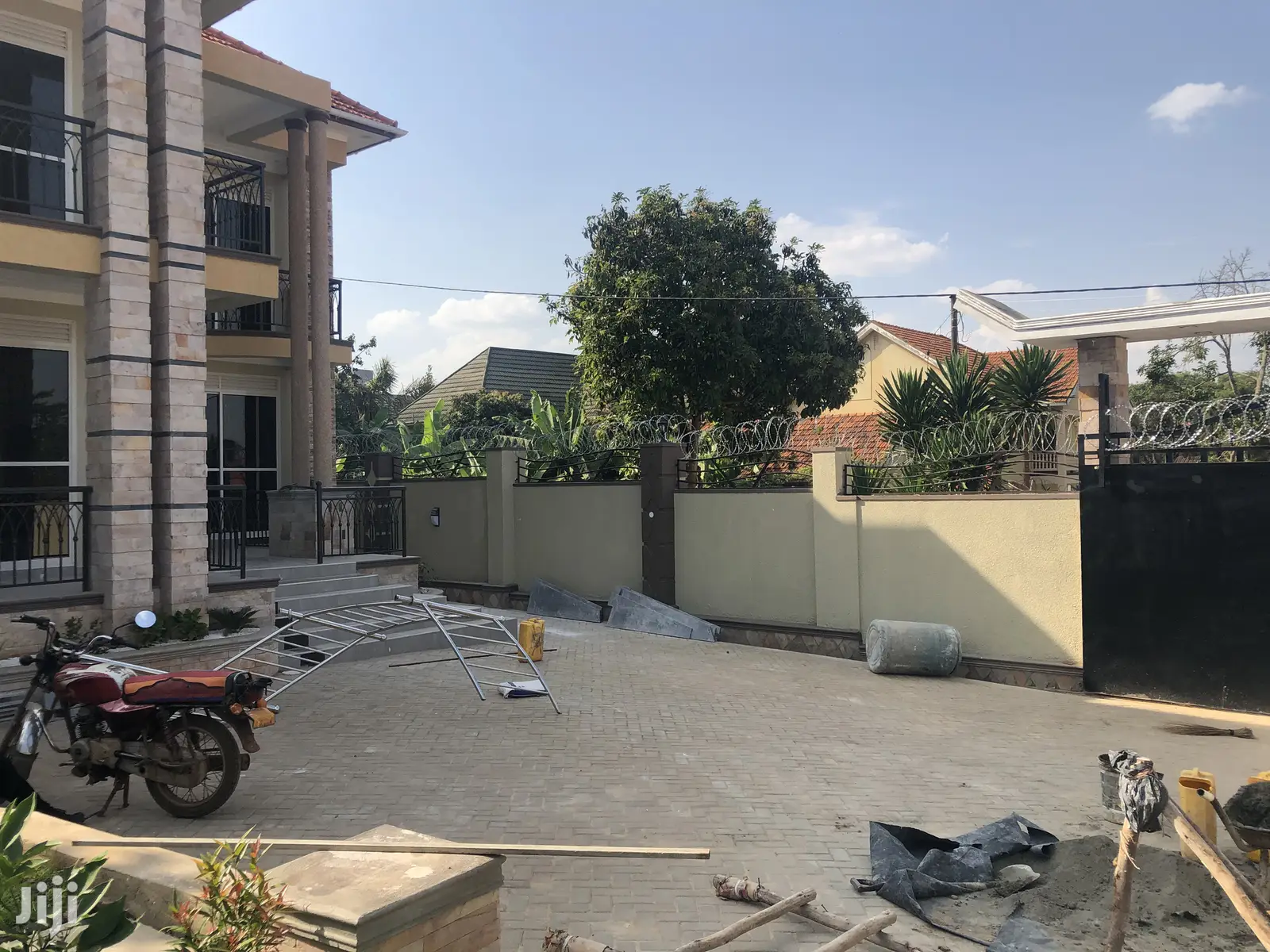 Munyonyo House Facing the Lake on Sell