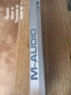 M AUDIO With 61keys