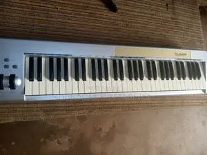M AUDIO With 61keys