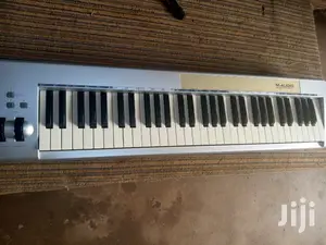 M AUDIO With 61keys