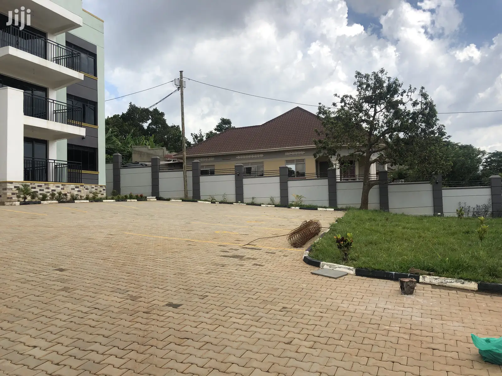 Kira Three Bedrooms Condos With Big Parking on Sell