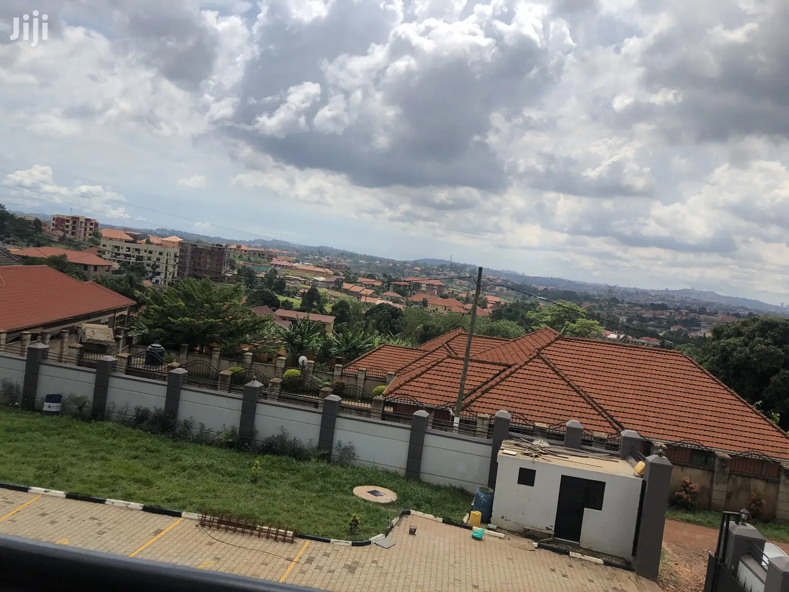 Kira Three Bedrooms Condos With Big Parking on Sell