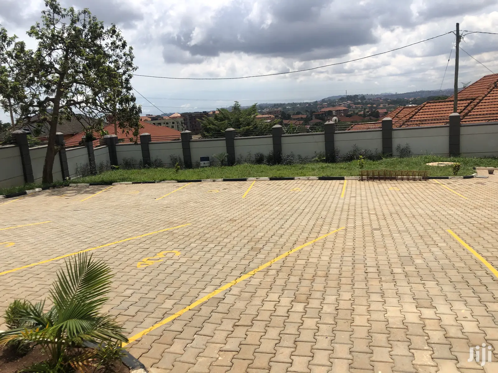 Kira Three Bedrooms Condos With Big Parking on Sell
