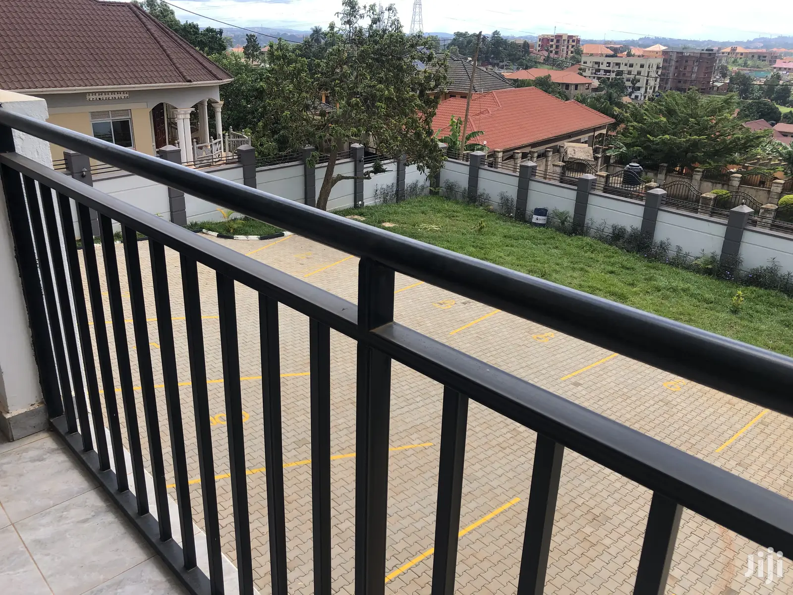 Kira Three Bedrooms Condos With Big Parking on Sell