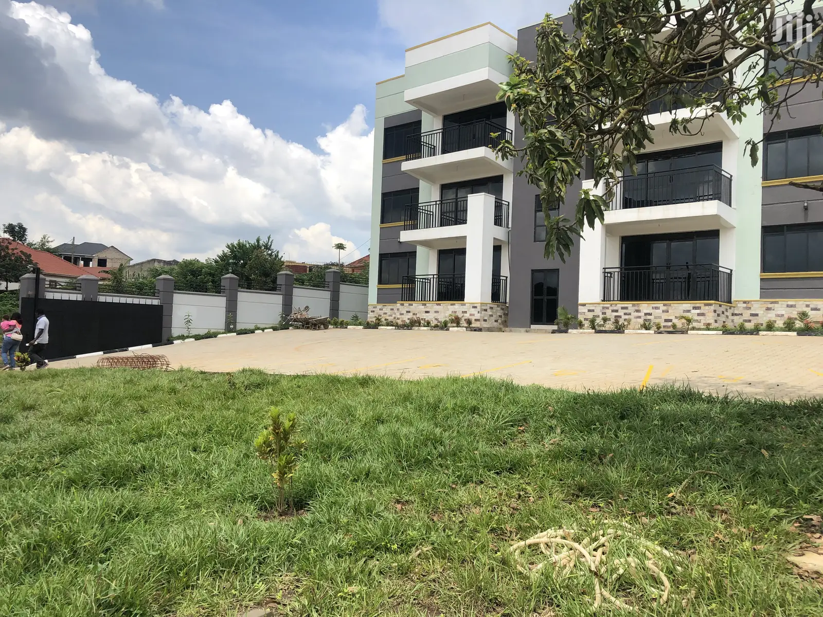 Kira Three Bedrooms Condos With Big Parking on Sell