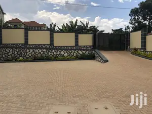3 Bedroom Condominiums in Kira on Sell